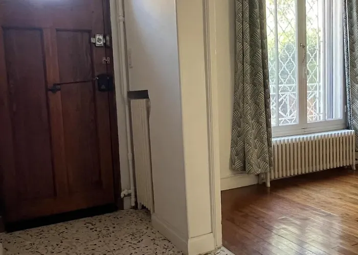 Belle Epoque Idealement Situee Et Centre Сен-Рафаель