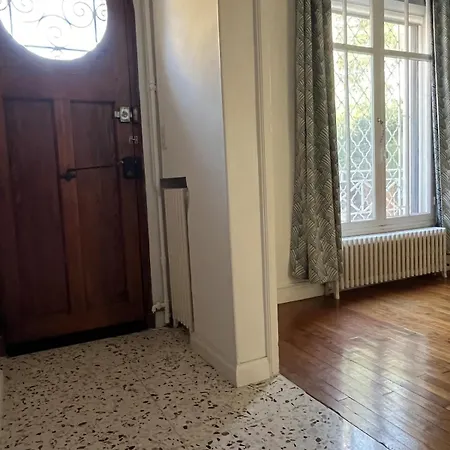 Belle Epoque Idealement Situee Et Centre Сен-Рафаэль